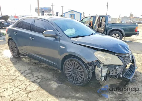 2010 Suzuki Kizashi Gts z USA, uszkodzony, nr VIN JS2RF9A53A6100120